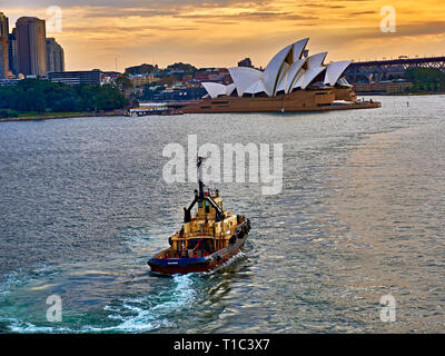 Schubschiff "gloucester" im Hafen von Sydney - Rückkehr nach Drücken der Sun Princess aus dem Hafen heraus Stockfoto