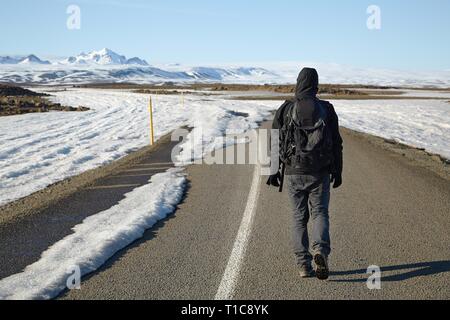 Die Reise beginnt dort, wo die Straße endet Stockfoto