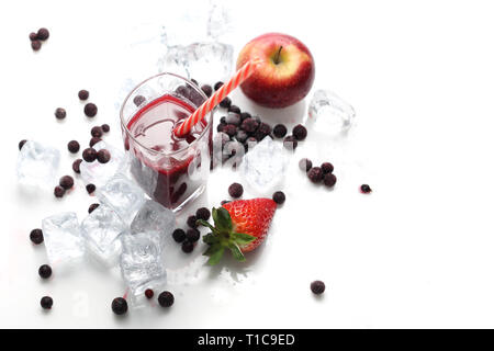 Kaltes Getränk. Fruchtcocktail, erfrischend gesunden Saft Diät. Stockfoto