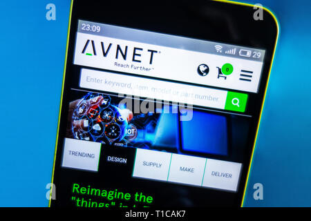 Berdyansk, Ukraine - März 23, 2019: Illustrative Editorial, Avnet Website Homepage. Avnet Logo sichtbar auf dem Bildschirm des Telefons. Stockfoto