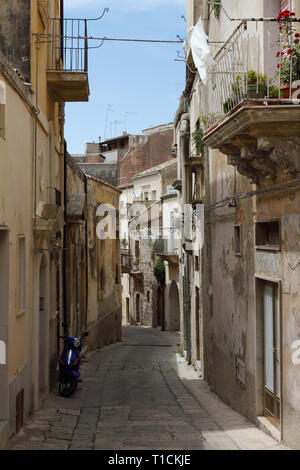 Erkunden Sie die Gassen und Straßen von Ragusa Ibla, sehr alter Häuser der Altstadt und street Szenen Stockfoto