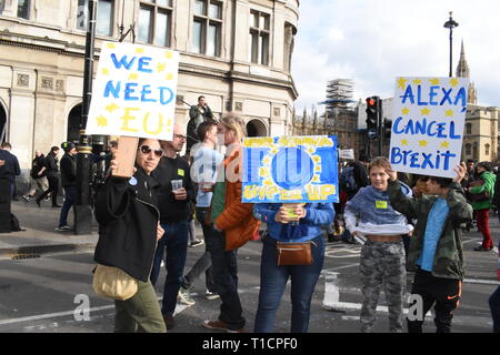 London/UK. 23. März 2019. Tausende von März bis Parliament Square ein Volk abstimmen zu verlangen. Credit: Katherine Da Silva/Alamy Nachrichten Stockfoto