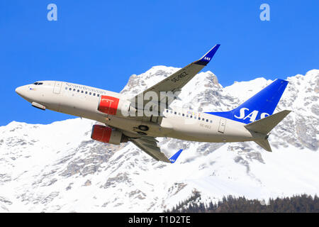 Österreich Januar 4, 2015: Boeing 737 aus skandinavischen Landung am Flughafen Innsbruck Stockfoto
