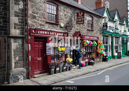 Conwy Geschenk Shop in der Castle Street innerhalb der alten Stadtmauern von Conwy, North Wales Stockfoto
