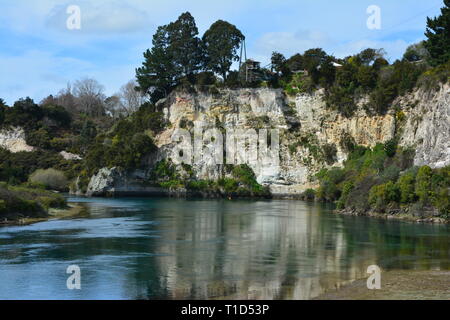 Taupo Bungy, Neuseelands höchsten Wasser in Berührung Bungy Jump über Waikato River Stockfoto