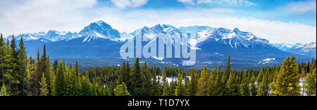 Atemberaubende Aussicht auf die schneebedeckten Berge, Mount Victoria Gletscher der Kanadischen Rocky Mountains in der Nähe von Banff National Park in Alberta, Canad Stockfoto