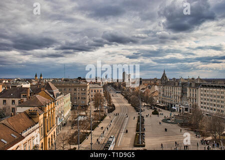 Ein Blick über die Stadt Debrecen, Ungarn. Von oben den Hauptplatz erschossen. Stockfoto