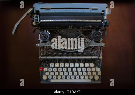 Hemingway's Schreibmaschine angezeigt in einer seiner beliebtesten Bars, Ambos Mundos Hotel Restaurant, in Havanna, Kuba. Stockfoto