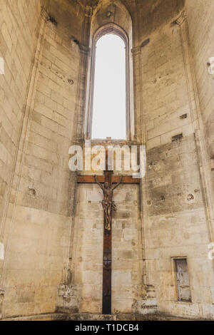 Christus gekreuzigt. Narbonne Dom (Kathedrale Saint-Just-et-Saint-Pasteur de Narbonne), Narbonne, Frankreich. Stockfoto