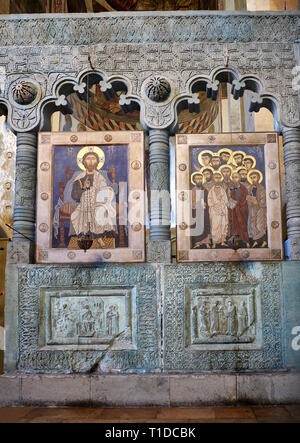 Bild von der Innenausstattung Ikonostase Bildschirm und Symbole. Die östliche Orthodoxe georgischen Svetitskhoveli Dom Dom des Lebendigen Säule Stockfoto