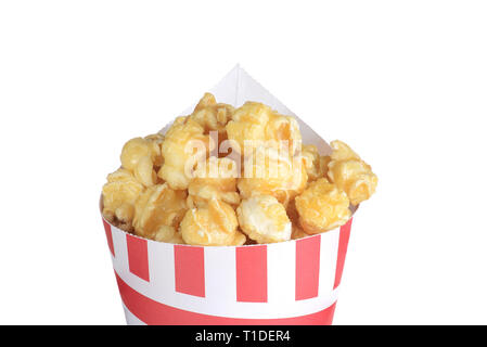 Isolierte closeup Karamell Popcorn in einer Papiermembran Stockfoto