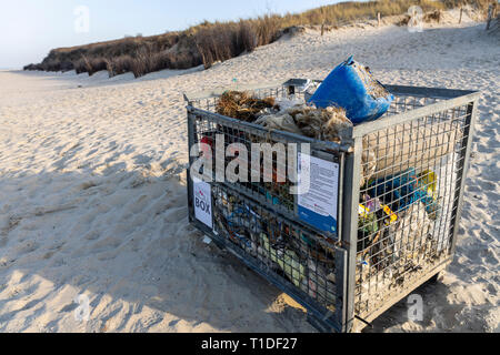 Nordsee Insel Langeoog, Ostfriesland, Niedersachsen, Strand, Garbage, Strand Hier können Besucher Müll, den Sie auf der beac gefunden haben Dump Stockfoto