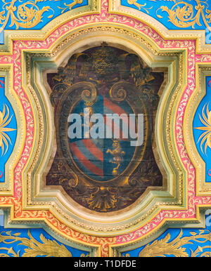 Papst Pius IX. Wappen in der Decke der Basilika Sant'Anastasia in der Nähe des Palatin in Rom, Italien. Stockfoto