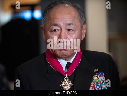 Japan Maritime Self Defense Force Adm. Katsutoshi Kawano, während einer formellen Begrüßungszeremonie durch US-Generalstabschefs General Joseph Dunford bei Joint Base Myer-Henderson Halle März 22, 2019 in Arlington, Virginia, statt. Stockfoto