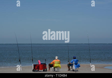 Angeln auf Fernandina Beach, Cumberland Sound, Fort Clinch State Park, Nassau County, Florida, USA Stockfoto