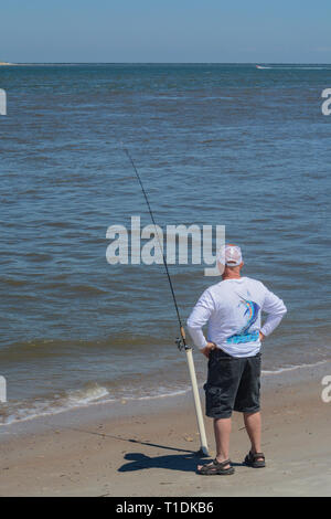 Angeln auf Fernandina Beach, Cumberland Sound, Fort Clinch State Park, Nassau County, Florida, USA Stockfoto