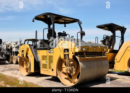 CAT CB 64B Tandemwalze oder Verdichter für Asphaltstraßenbau und Asphalt in Montgomery Alabama, USA Pflastern. Stockfoto