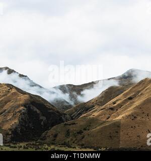 Bewölkt Berge von Moke Lake, NZ Stockfoto