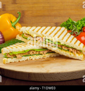 Sandwich auf Holz- Hintergrund Stockfoto