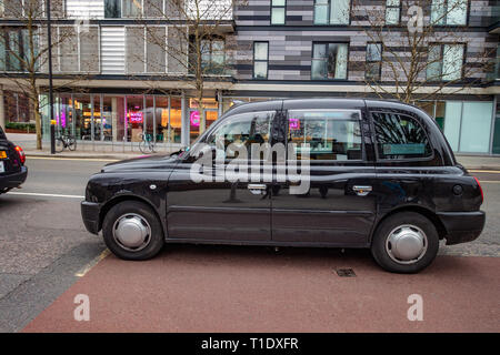 Traditionelles Londoner Black Cab Taxi Stockfoto