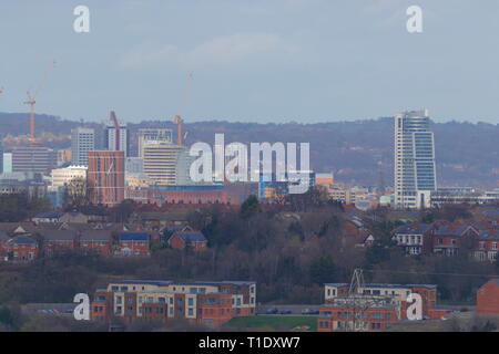 Leeds City Skyline von Morley aus gesehen Stockfoto