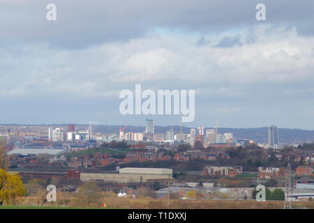 Leeds City Skyline von Morley aus gesehen Stockfoto