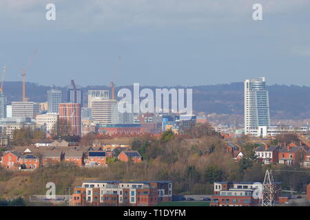 Leeds City Skyline von Morley aus gesehen Stockfoto