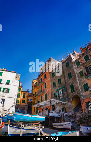 Riomaggiore, Italien - März 2019: Riomaggiore ist einer der fünf Cinque Terre reisen Attraktionen, ein traditionelles Fischerdorf in La Spezia, ich Stockfoto