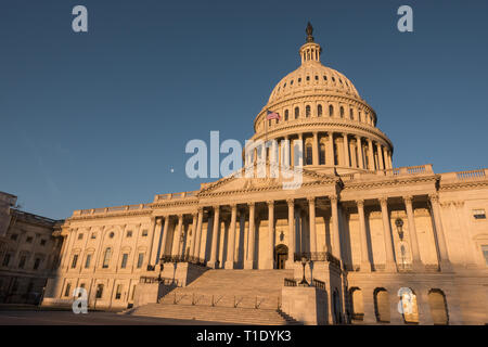 US Capitol; östlich vor in der Morgensonne. Stockfoto