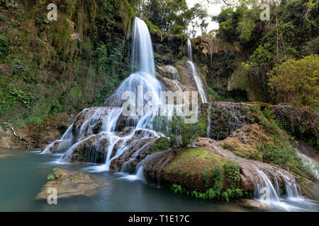 Dai Yem Wasserfall. Dies ist ein schöner Wasserfall im Moc Chau, Son La Provinz, Vietnam Stockfoto