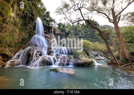 Dai Yem Wasserfall. Dies ist ein schöner Wasserfall im Moc Chau, Son La Provinz, Vietnam Stockfoto