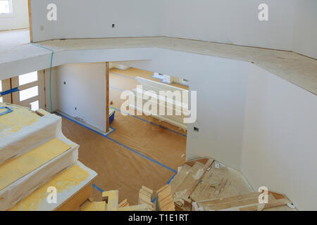 Haus hall Interieur mit Trockenbau komplett installiert und bemalte Wand Stockfoto