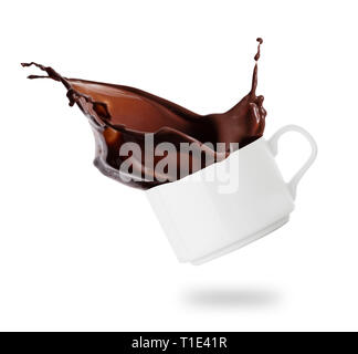 Weiße Tasse mit Spritzen der Schokolade Stockfoto