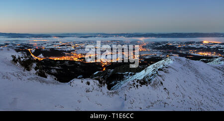 Zakopane bei Nacht - Luftbild im Winter Stockfoto