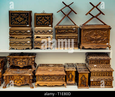 Satz von Holzkisten hellbraune Farbe Stockfoto