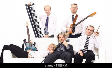 Band der Musiker mit Instrumenten. auf weißem Hintergrund Stockfoto