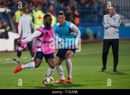 Podgorica, Montenegro. 25 Mär, 2019. Die Spieler von England warm up Credit: Nikola Krstic/Alamy leben Nachrichten Stockfoto