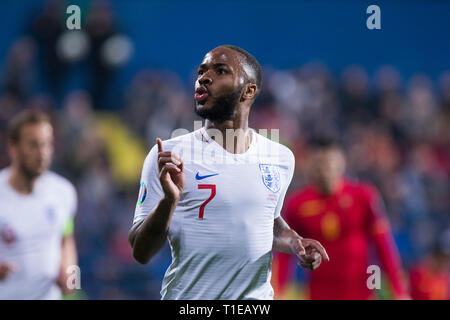 Podgorica, Montenegro. 25 Mär, 2019. Raheem Sterling von England feiert Scoring sein Ziel oder 1-5 in der 81. Minute Credit: Nikola Krstic/Alamy leben Nachrichten Stockfoto