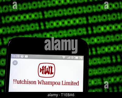 In der Ukraine. 24 Mär, 2019. In diesem Foto Illustration einer Hutchison Whampoa Limited logo gesehen auf einem Smartphone angezeigt. Quelle: Igor Golovniov/SOPA Images/ZUMA Draht/Alamy leben Nachrichten Stockfoto