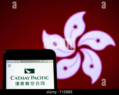 In der Ukraine. 24 Mär, 2019. In diesem Foto, Bild a Cathay Pacific Airways logo gesehen auf einem Smartphone angezeigt. Quelle: Igor Golovniov/SOPA Images/ZUMA Draht/Alamy leben Nachrichten Stockfoto