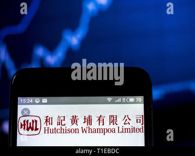 In der Ukraine. 24 Mär, 2019. In diesem Foto Illustration einer Hutchison Whampoa Limited logo gesehen auf einem Smartphone angezeigt. Quelle: Igor Golovniov/SOPA Images/ZUMA Draht/Alamy leben Nachrichten Stockfoto