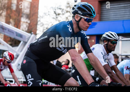 Calella, Katalonien, Spanien. 25 Mär, 2019. Volta a Catalunya radfahren Phase 1, nach Calella Calella; 21 Chris Froome aus GBR nach Stufe 1 von La Volta Catalunya in Calella. Credit: Aktion plus Sport/Alamy leben Nachrichten Stockfoto