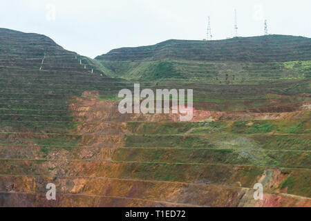 Brumadinho, Brasilien. 19 Mär, 2019. Die eisenerzmine Córrego tun Feijão Der brasilianische Bergbaukonzern Vale. Am 25. Januar 2019 der Verdammung des Córrego tun Feijão Eisenerzbergwerk brach und eine tödliche Schlammlawine gestartet. Zwei Monate später, Wut, Trauer und Verzweiflung herrschen. (Dpa "Alles ist Weg"-Bewohner von Brumadinho leiden unter perineale Tragödie') Credit: Rodney Costa/dpa/Alamy leben Nachrichten Stockfoto