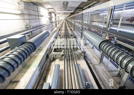 14. März 2019, Nordrhein-Westfalen, Düsseldorf: Die ThyssenKrupp Elevator Welle in den drei - im Haus. Foto: Marcel Kusch/dpa Stockfoto