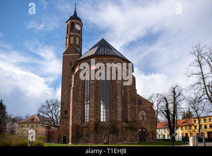 Brandenburg an der Havel, Deutschland. 25 Mär, 2019. Die Johanniskirche hebt sich vom Himmel. Das ehemalige Franziskanerkloster Kirche wurde im gotischen Stil erbaut und ist zurzeit als Veranstaltungssaal genutzt. Credit: Monika Skolimowska/dpa-Zentralbild/dpa/Alamy leben Nachrichten Stockfoto