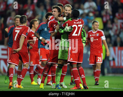 Prag, Tschechische Republik. 30 Aug, 2013. FC Bayern München 2-2 FC Chelsea (AET, Bayern 5-4 auf Pens gewinnen). Die Spieler des FC Bayern München feiern nach dem Gewinn der UEFA Super Cup Fußball-Match zwischen Bayern München und der FC Chelsea im Eden Stadion in Prag, Tschechische Republik, 30. August 2013. /PSPA/Credit: Slavek Slavek Ruta Ruta/ZUMA Draht/Alamy leben Nachrichten Stockfoto