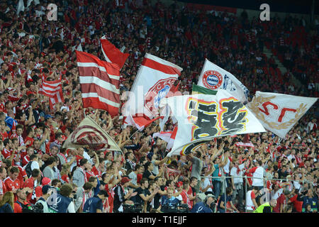 Prag, Tschechische Republik. 30 Aug, 2013. FC Bayern München 2-2 FC Chelsea (AET, Bayern 5-4 auf Pens gewinnen). Fc Bayern München Fans sind vor der UEFA Super Cup Match zwischen Bayern München und Chelsea in Prag, Tschechische Republik, 30. August 2013 gesehen. /PSPA/Credit: Slavek Slavek Ruta Ruta/ZUMA Draht/Alamy leben Nachrichten Stockfoto