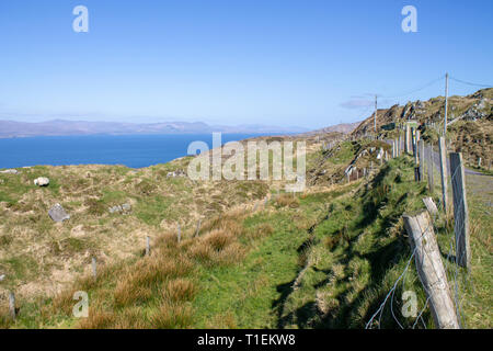 Sheeps Head Halbinsel, West Cork, Irland, 26. März 2019. Ein warmer Frühlingstag, den ganzen Tag ohne Wind und Temperaturen bis zu 14 Grad auf der Sheeps Head Halbinsel. Blaues Meer, blauer Himmel. Credit: aphperspective/Alamy leben Nachrichten Stockfoto