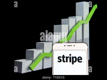 Hong Kong. 10 Feb, 2019. In diesem Foto Illustration ein on-line-Zahlung Plattform Stripe Logo ist auf ein Android mobile Gerät mit einem Aufstieg Wachstumsdiagramm im Hintergrund zu sehen. Credit: Budrul Chukrut/SOPA Images/ZUMA Draht/Alamy leben Nachrichten Stockfoto