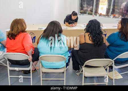 Miami Florida, Geschäfte in Midtown, The Biggest Loser, TV-Show, Reality-TV, Vorsprechen, Tryout, Casting, Übergewicht fettleibig fettleibig fett schwer plump Rotunde st Stockfoto